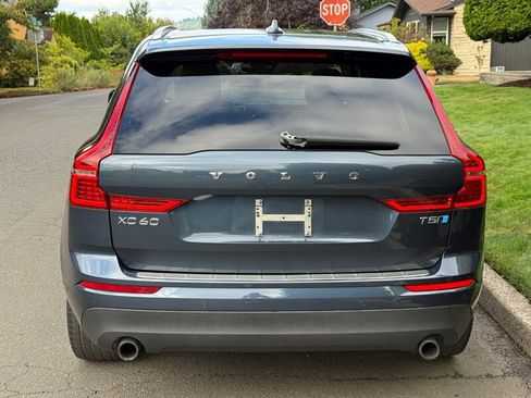 Used 2018 Volvo XC60 T5 Momentum w/ Convenience Package image 5