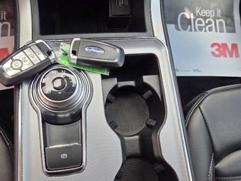 Used 2021 Ford Edge SEL w/ Convenience Package image 12