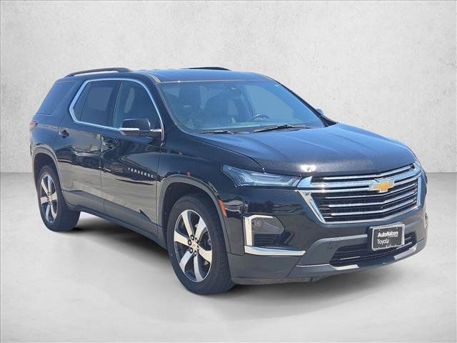 Used 2023 Chevrolet Traverse LT w/ LT Premium Package AWD/4WD image 3