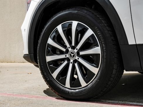 Used 2022 Mercedes-Benz GLB 250 w/ Premium Package Lite image 53