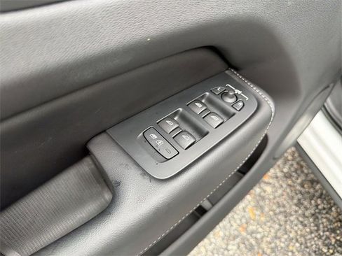 Used 2022 Volvo XC60 B6 Inscription w/ Advanced Package image 13