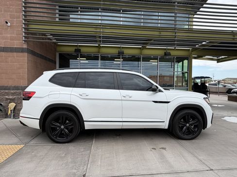 Used 2023 Volkswagen Atlas SEL R-Line AWD/4WD image 9