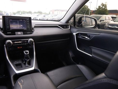 Used 2020 Toyota RAV4 XLE Premium FWD image 27