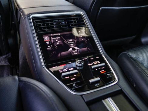 Used 2023 Porsche Panamera Platinum Edition image 17