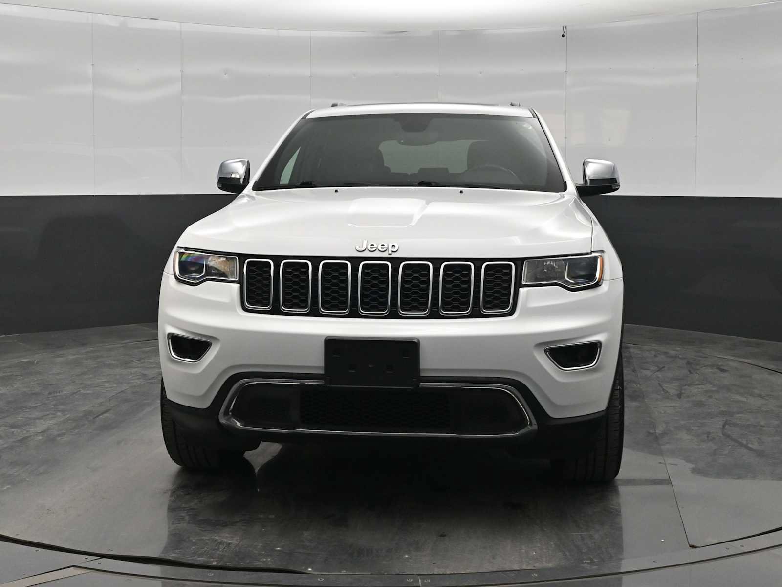 Used 2019 Jeep Grand Cherokee Limited w/ Trailer Tow Group IV AWD/4WD image 2