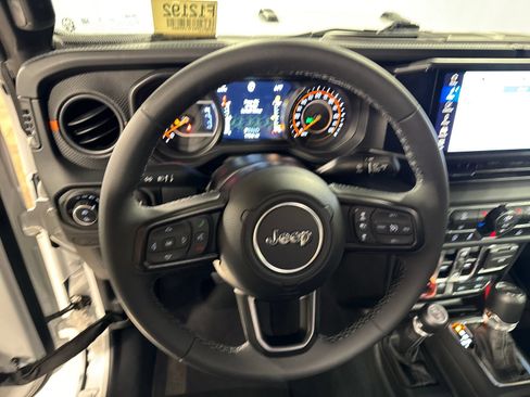 Used 2026 Jeep Gladiator Mojave AWD/4WD image 18