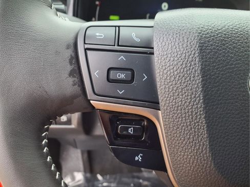 Certified 2025 Toyota Camry SE image 24