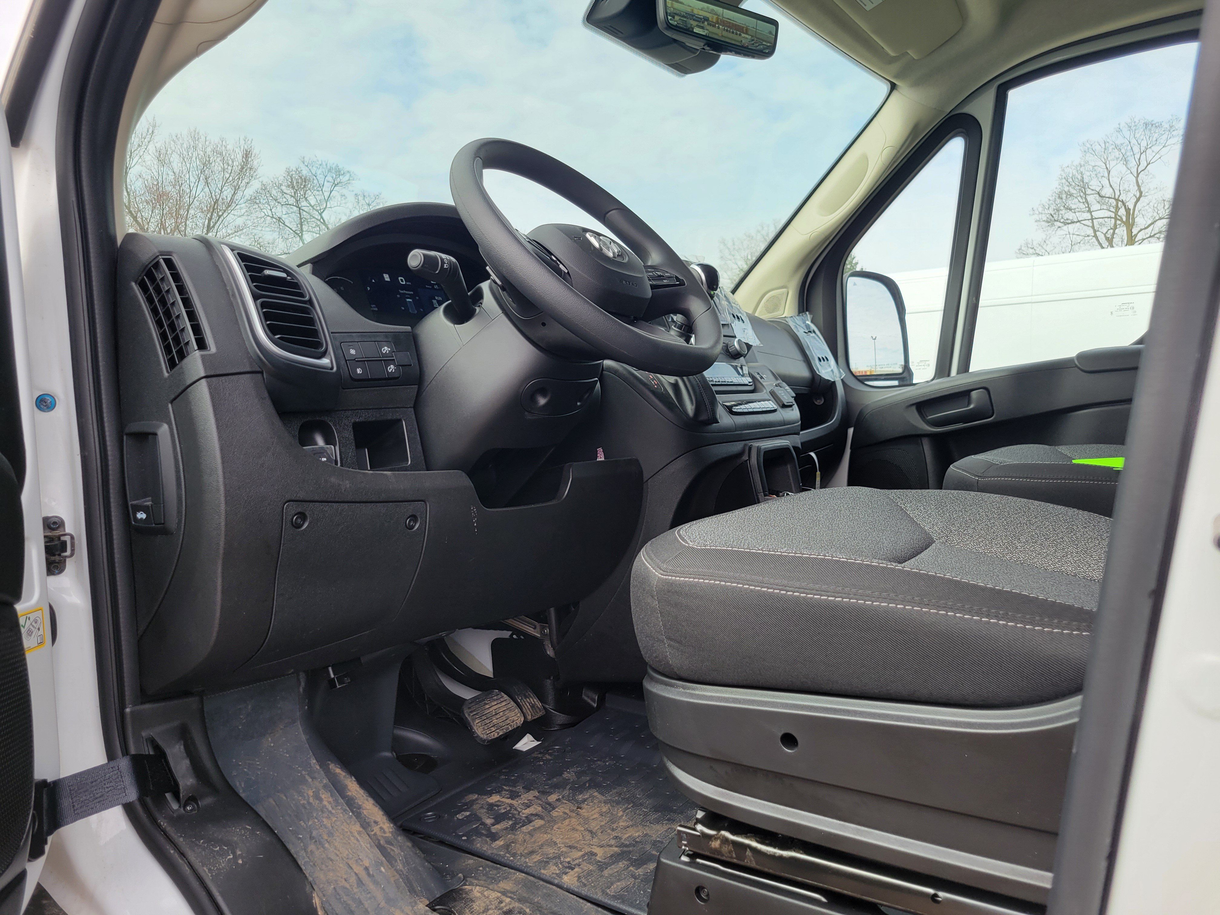 Used 2025 RAM ProMaster 3500 w/ Quick Order Package 22G SLT FWD image 6