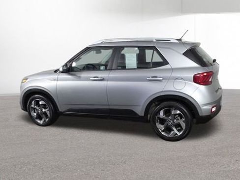 Used 2025 Hyundai Venue SEL image 6