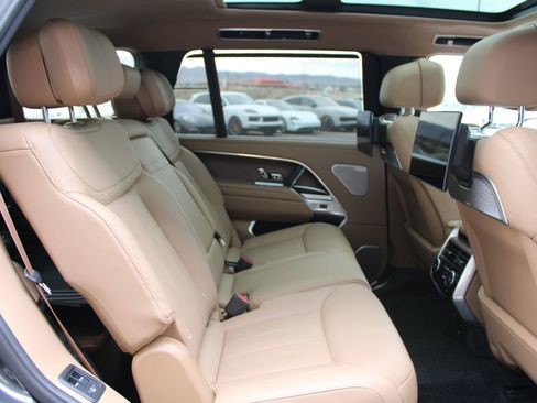 Used 2025 Land Rover Range Rover Long Wheelbase Autobiography image 28