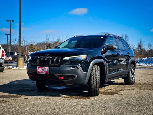 Used 2019 Jeep Cherokee Trailhawk w/ Cold Weather Group image 7