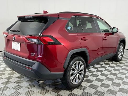 Used 2022 Toyota RAV4 XLE Premium image 7
