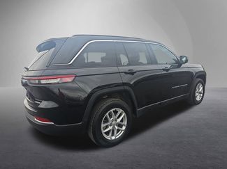 Used 2025 Jeep Grand Cherokee Laredo X w/ Luxury Tech Group I AWD/4WD video 3