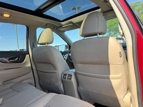Used 2016 Nissan Rogue SL AWD/4WD image 25
