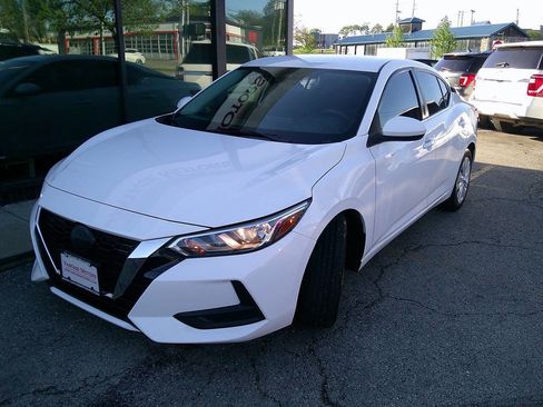 Used 2022 Nissan Sentra S image 2