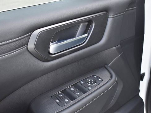 New 2026 Nissan Armada SV image 20