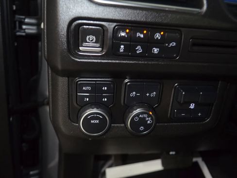 Used 2022 Chevrolet Tahoe Z71 w/ Luxury Package image 40