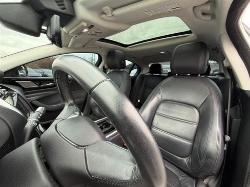 Used 2020 Jaguar XE S RWD image 14