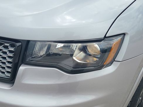Used 2019 Jeep Grand Cherokee Altitude AWD/4WD image 23