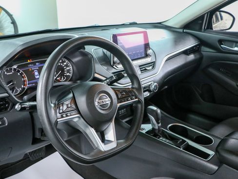 Used 2022 Nissan Altima 2.5 SV FWD image 22