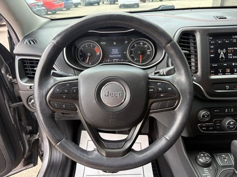 Used 2019 Jeep Cherokee Trailhawk w/ Comfort/Convenience Group AWD/4WD image 22