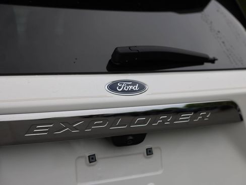 Used 2023 Ford Explorer XLT w/ Equipment Group 202A AWD/4WD image 32