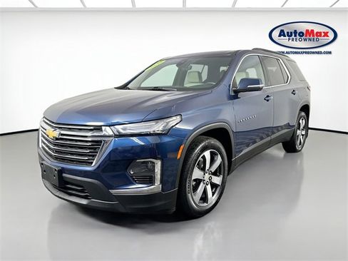 Used 2022 Chevrolet Traverse LT w/ LT Premium Package image 5