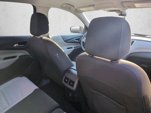 Used 2022 Chevrolet Equinox LS w/ LS Convenience Package image 21