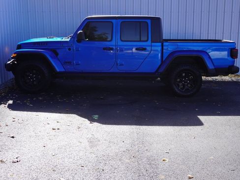 Used 2021 Jeep Gladiator Willys image 3