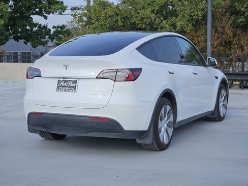 Used 2023 Tesla Model Y Long Range image 9