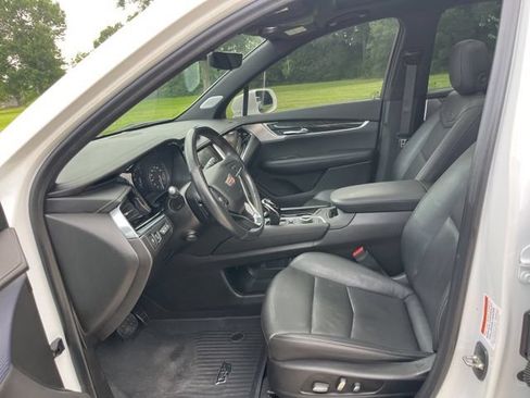 Used 2020 Cadillac XT6 Premium Luxury FWD image 16