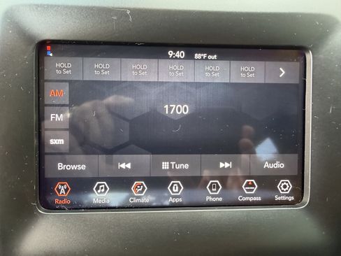 Used 2019 Jeep Cherokee Latitude Plus FWD image 23