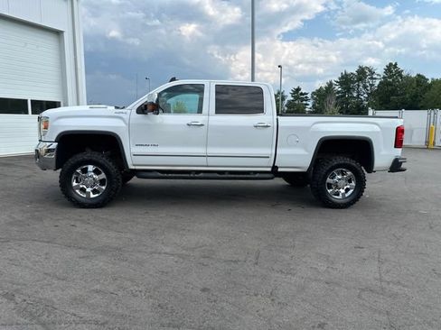 Used 2018 GMC Sierra 2500 SLT w/ Duramax Plus Package AWD/4WD image 2