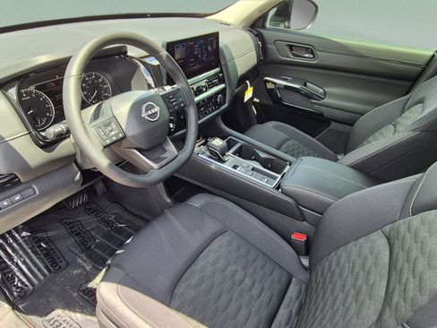 Used 2026 Nissan Pathfinder SV FWD image 21