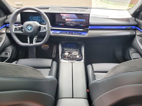 Used 2026 BMW 550e xDrive w/ Executive Package AWD/4WD image 26