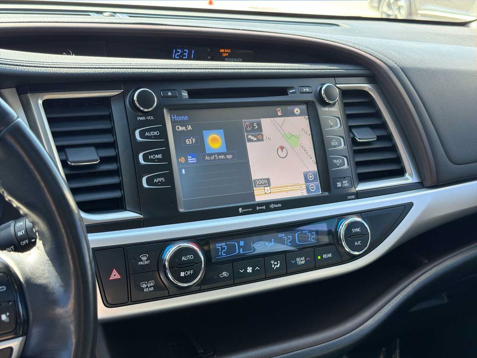 Used 2019 Toyota Highlander XLE AWD/4WD image 23