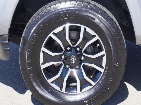 Used 2021 Toyota Tacoma TRD Sport w/ Technology Package AWD/4WD image 8