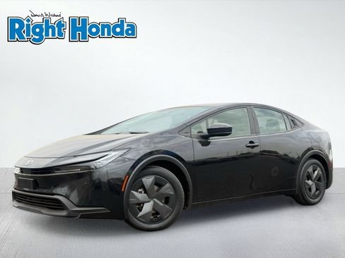 Used 2025 Toyota Prius LE FWD image 2