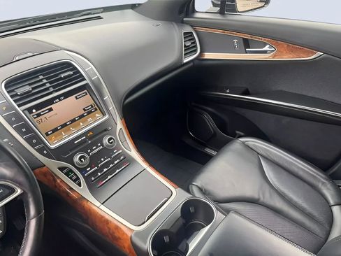 Used 2019 Lincoln Nautilus Select image 25