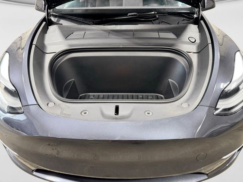 Used 2024 Tesla Model Y Long Range AWD/4WD image 23
