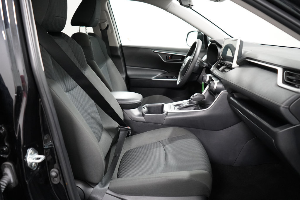 Used 2025 Toyota RAV4 LE AWD/4WD image 20