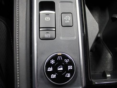 Used 2025 Nissan Pathfinder SV image 23