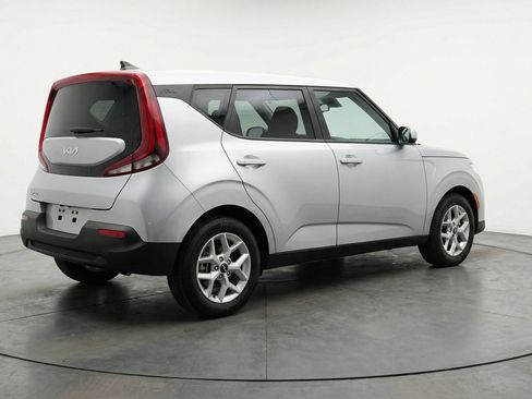 Used 2025 Kia Soul LX w/ LX Technology Package FWD image 9