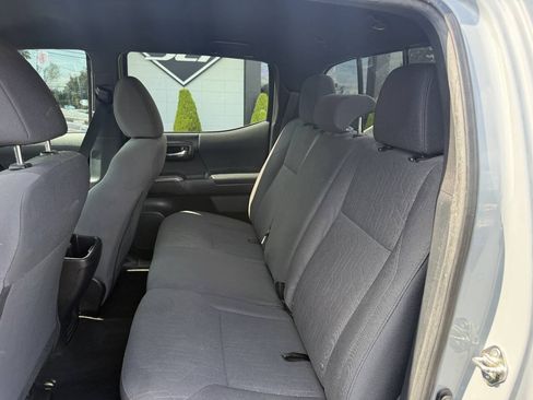 Used 2018 Toyota Tacoma TRD Sport w/ Technology Package RWD image 17