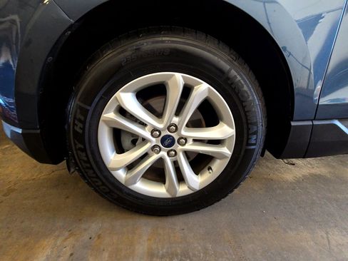 Used 2019 Ford Edge SEL image 26