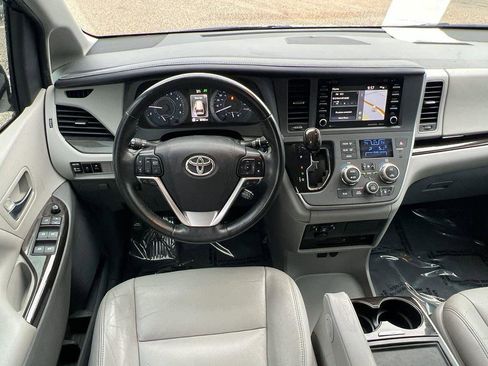 Used 2020 Toyota Sienna XLE Premium image 17