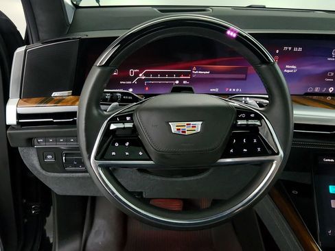 Used 2025 Cadillac Escalade Sport Platinum w/ LPO, Floor Liner Package AWD/4WD image 19