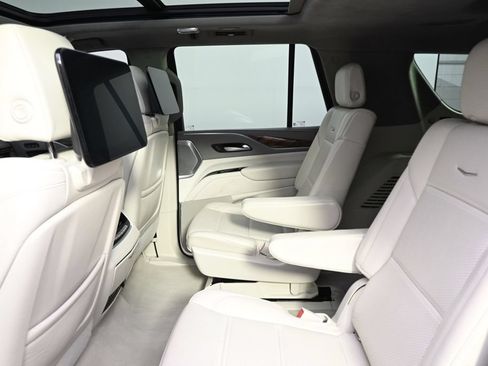 Used 2022 Cadillac Escalade Sport Platinum w/ LPO, Floor Liner Package AWD/4WD image 21