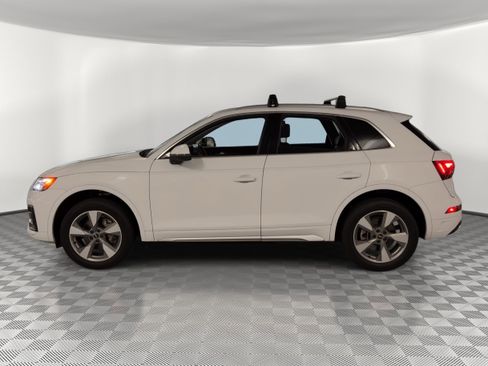 Used 2023 Audi Q5 2.0T Premium Plus w/ Premium Plus Package AWD/4WD image 2
