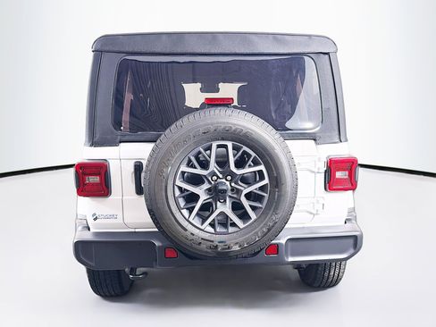 Used 2024 Jeep Wrangler Sahara w/ Technology Group image 7